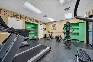 3475 N Country Club Dr, Aventura, FL 33180 - Photo 23