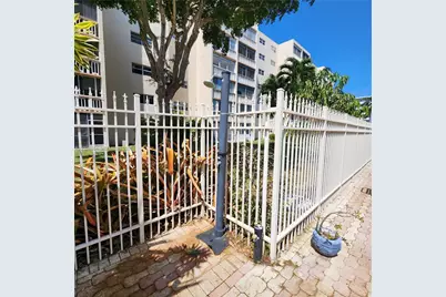 900 NE 12th Ave #406, Hallandale Beach, FL 33009 - Photo 27