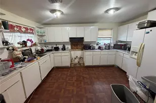 3245 NW 34th St, Miami, FL 33142 - Photo 23