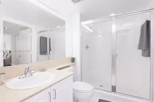 1155 Brickell Bay Dr, Miami, FL 33131 - Photo 15