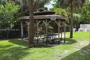 7075 NW 186th St, Hialeah, FL 33015 - Photo 13