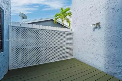 971 NW 89th Ave, Plantation, FL 33324 - Photo 23