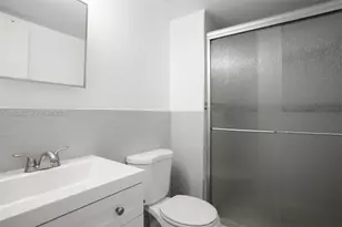 8580 NW 6th Ln, Miami, FL 33126 - Photo 15