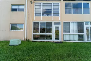 2811 N Pine Island Rd, Sunrise, FL 33322 - Photo 17