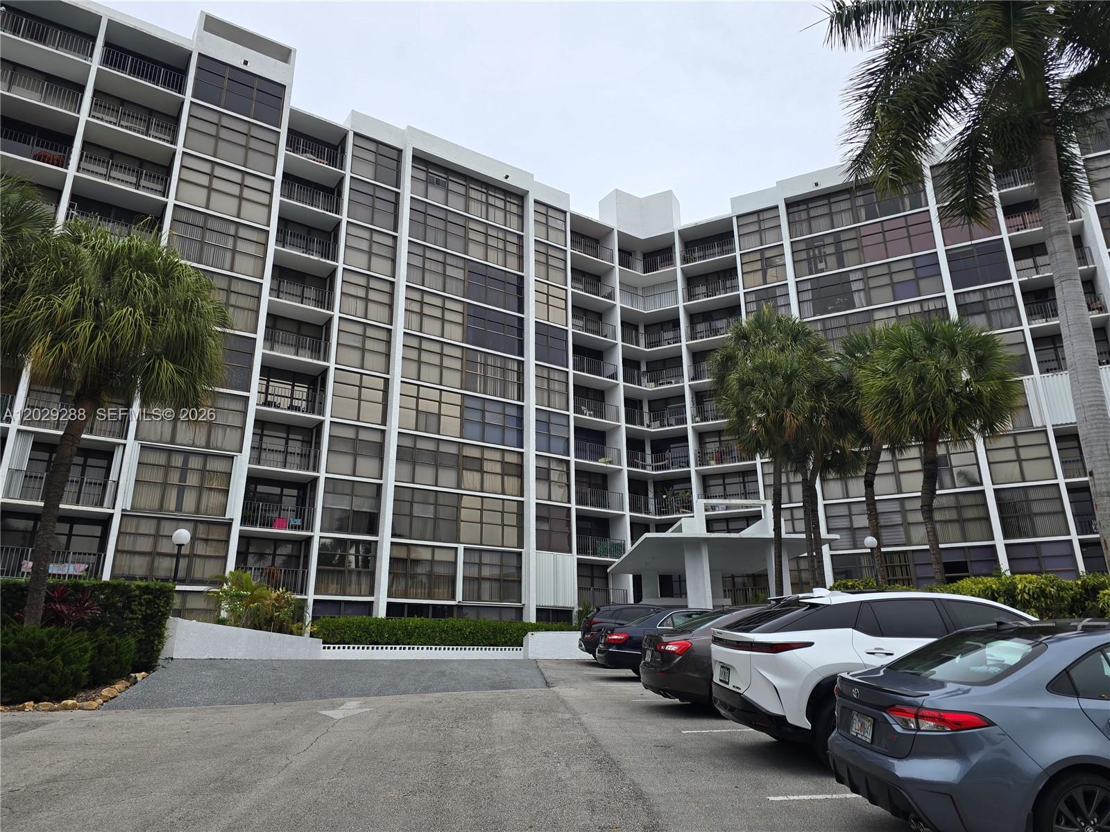 400 Leslie Dr #416 - 400 Leslie Dr #416, Hallandale Beach, FL 33009 Luxury Property | Jose Angel Pina