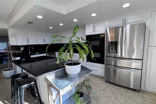 903 NE 27th Ave, Hallandale Beach, FL 33009 - Photo 3