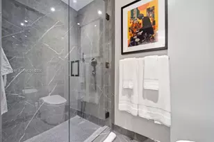 20 NE 11th St, Miami, FL 33132 - Photo 17