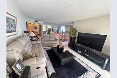 2333 Brickell Ave #1402, Miami, FL 33129 - Photo 7