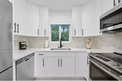 8109 Harding Ave, Miami Beach, FL 33141 - Photo 19