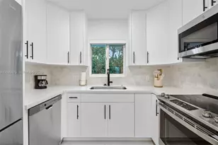 8109 Harding Ave, Miami Beach, FL 33141 - Photo 19