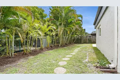 9661 NW 44th Ct, Sunrise, FL 33351 - Photo 39