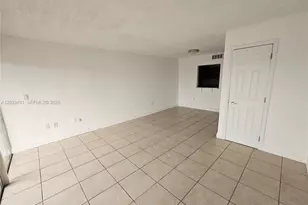 9375 Fontainebleau Blvd, Miami, FL 33172 - Photo 7