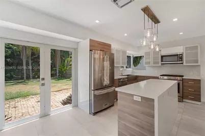 550 W 49th St #n/a, Miami Beach, FL 33140 - Photo 13