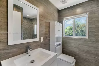 550 W 49th St #n/a, Miami Beach, FL 33140 - Photo 19