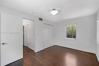 550 W 49th St #n/a, Miami Beach, FL 33140 - Photo 9
