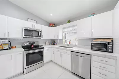 531 SW 176th Ave, Pembroke Pines, FL 33029 - Photo 13