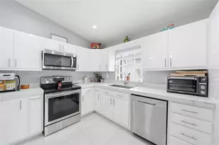 531 SW 176th Ave, Pembroke Pines, FL 33029 - Photo 13