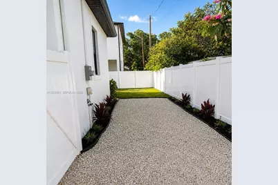 2925 13th St N, Saint Petersburg, FL 33704 - Photo 25