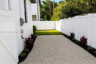 2925 13th St N, Saint Petersburg, FL 33704 - Photo 25