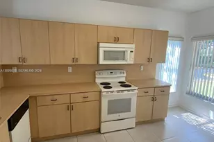 7980 S Southwood Cir, Davie, FL 33328 - Photo 5