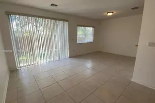 7980 S Southwood Cir, Davie, FL 33328 - Photo 9