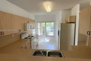 7980 S Southwood Cir, Davie, FL 33328 - Photo 7