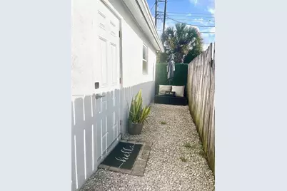 170 NE 60th St #EFFICENCY, Oakland Park, FL 33334 - Photo 17