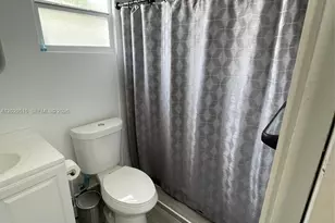 170 NE 60th St, Oakland Park, FL 33334 - Photo 13