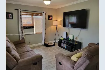 1752 Lauderdale Manor Dr, Fort Lauderdale, FL 33311 - Photo 3