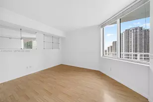 325 S Biscayne Blvd, Miami, FL 33131 - Photo 9