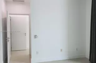 300 S Biscayne Blvd, Miami, FL 33131 - Photo 9