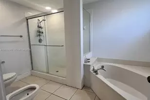 10750 NW 66th St, Doral, FL 33178 - Photo 17