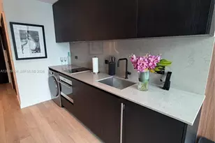 20 NE 11th St, Miami, FL 33132 - Photo 3