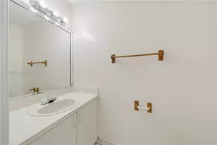 8185 NW 8th St, Miami, FL 33126 - Photo 11