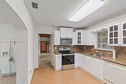 210 E 61st St, Hialeah, FL 33013 - Photo 33