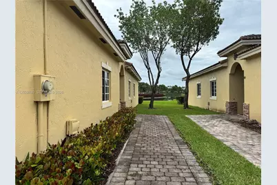 3384 NE 11th Dr, Homestead, FL 33033 - Photo 5