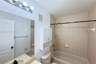 7080 NW 177th St, Hialeah, FL 33015 - Photo 9