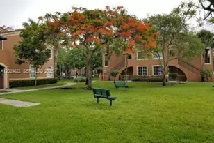 7980 N Nob Hill Rd, Tamarac, FL 33321 - Photo 5