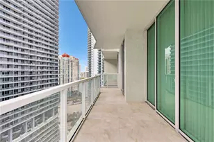 218 SE 14th St, Miami, FL 33131 - Photo 7