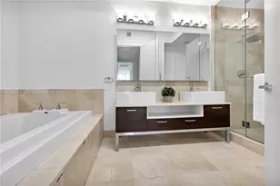218 SE 14th St, Miami, FL 33131 - Photo 17