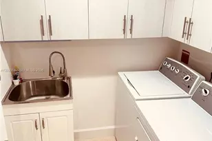 218 SE 14th St, Miami, FL 33131 - Photo 7