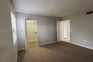 10303 NW 9th St Cir, Miami, FL 33172 - Photo 21