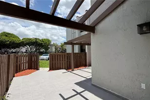 10303 NW 9th St Cir, Miami, FL 33172 - Photo 3