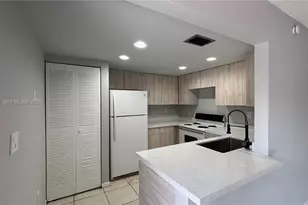 10303 NW 9th St Cir, Miami, FL 33172 - Photo 7
