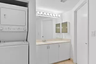 1750 N Bayshore Dr, Miami, FL 33132 - Photo 23