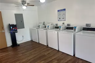 1075 W 68th St, Hialeah, FL 33014 - Photo 13