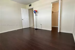 1075 W 68th St, Hialeah, FL 33014 - Photo 11
