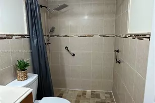 1075 W 68th St, Hialeah, FL 33014 - Photo 5