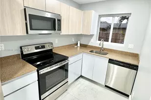 930 NW 2nd St, Fort Lauderdale, FL 33311 - Photo 7