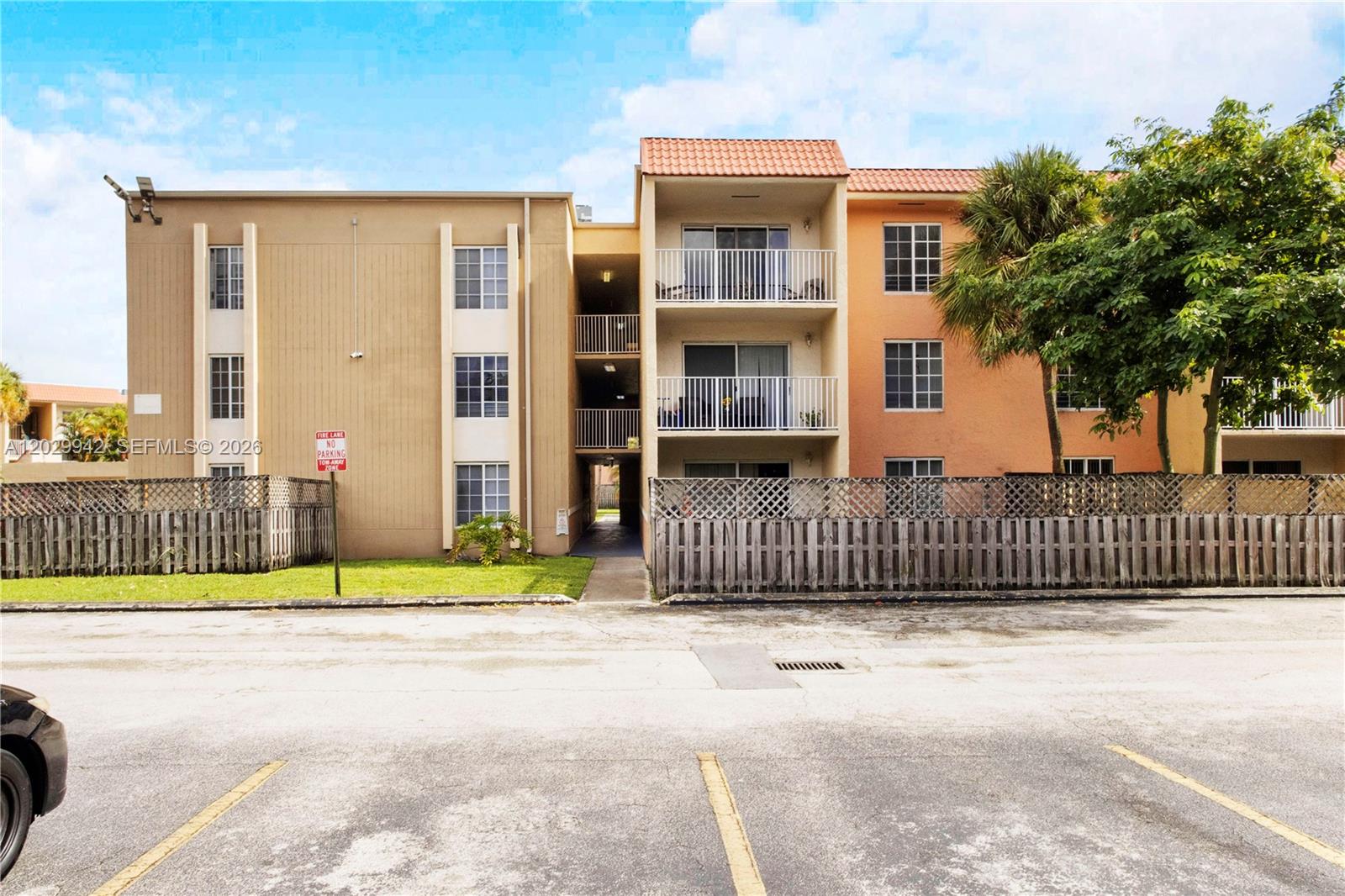5201 Geneva Way #211 - 5201 Geneva Way #211, Doral, FL 33166 Luxury Property | Jose Angel Pina